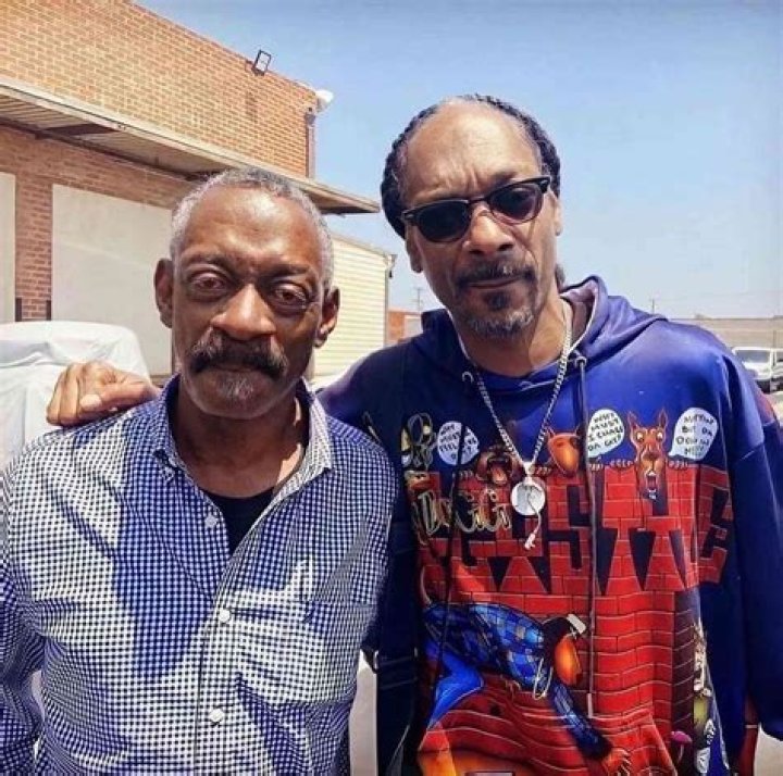 Snoop Dogg & His Parents: Father Vernell, Family Ties & More!